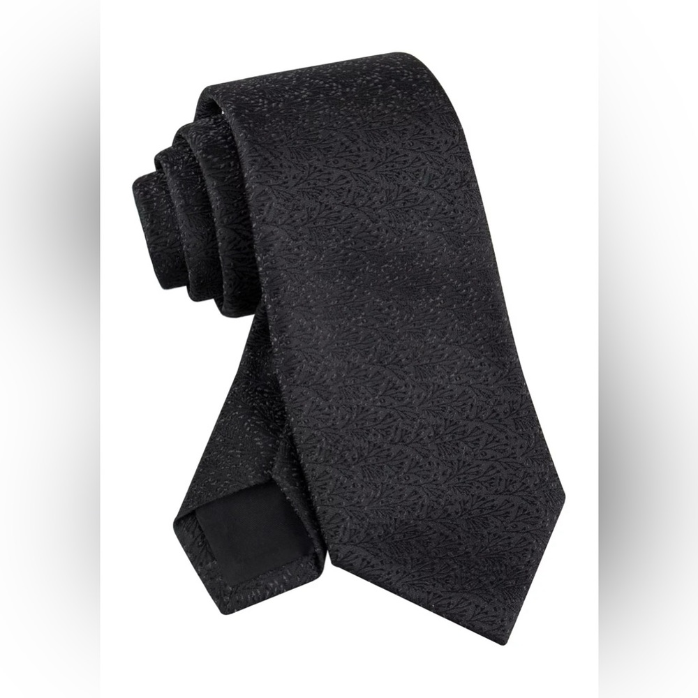 smoldering floral tie, cut for a classic three-inch blade that accentuates.
